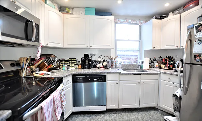 Rented by Manhattan Realty Group | media 19