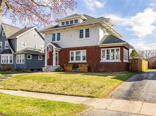 305 Hurstbourne Rd, Rochester, NY 14609