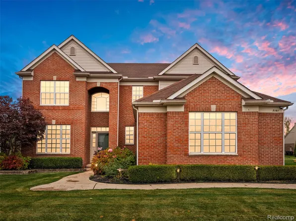 3191 Wren Ln, Rochester Hills, MI 48309