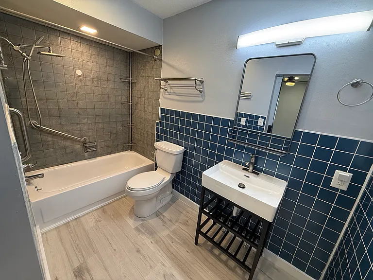 1307 W Berkeley St — Photo 2