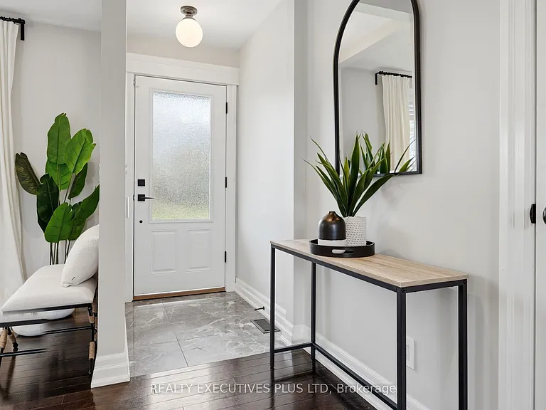 9 Hazelbury Dr — Photo 4