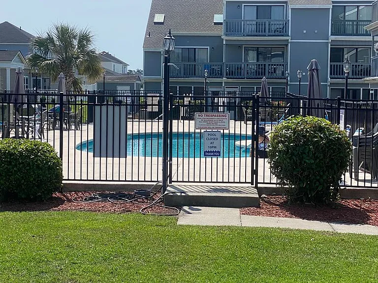 1880 Colony Dr #12-F — Photo 1