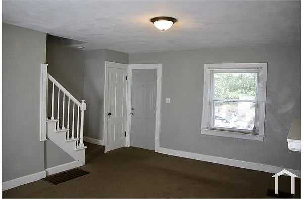1442 Oakwood Ave photo 1