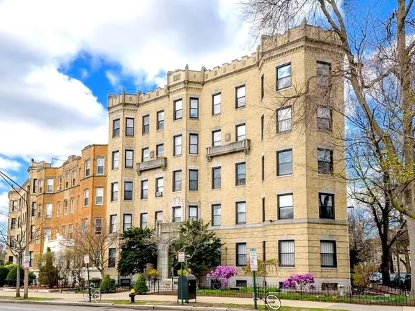 51 Park Dr APT 25, Boston, MA 02215