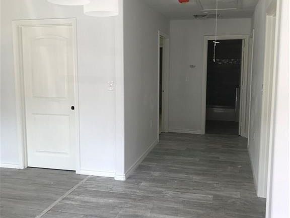 4th image of 506 NE 33rd St