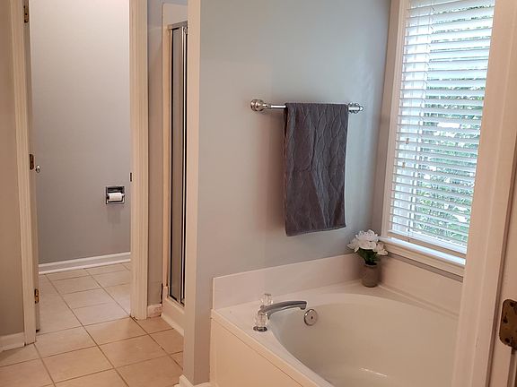 Oversized bathroom with Organic cotton Towels