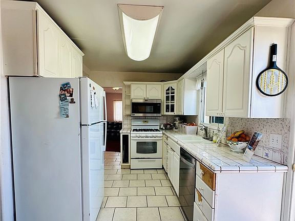 4th image of 103 E Mariposa