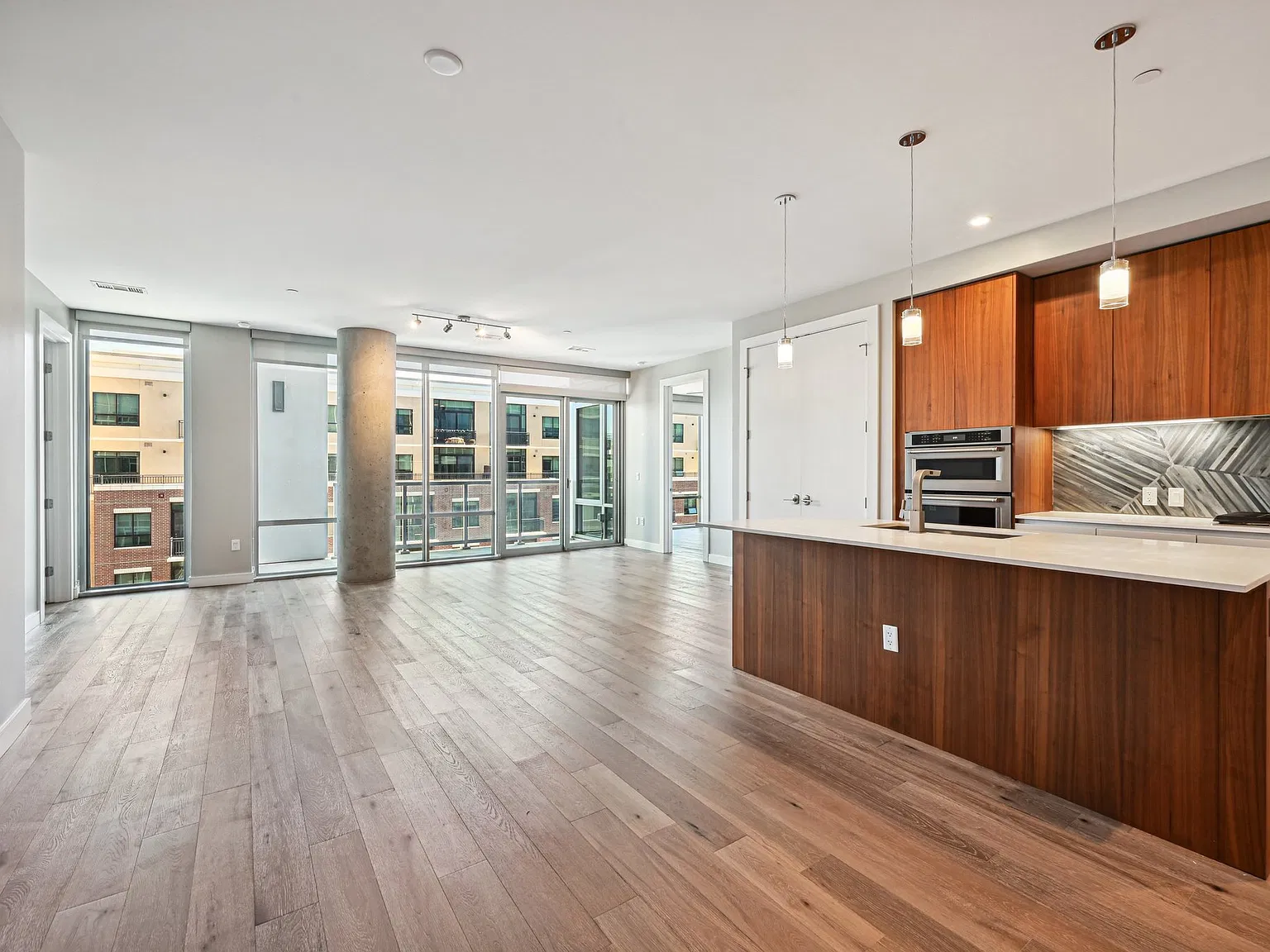 2 bed, 2.5 bath, 1421 sqft, $4,500 — Photo 3