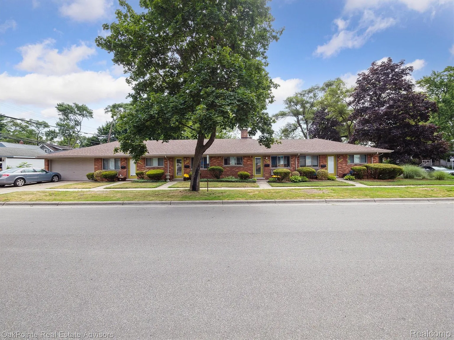 1010 Laprairie St photo 1