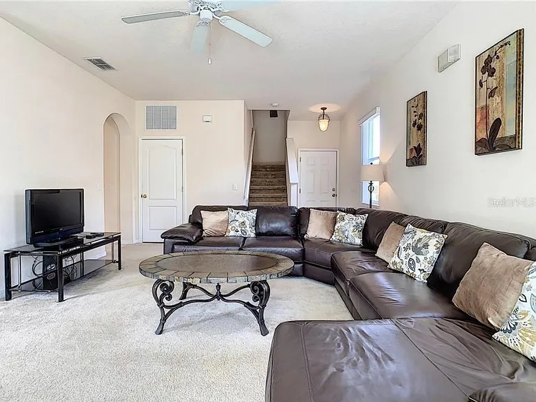 208 Hammock Ct — Photo 4