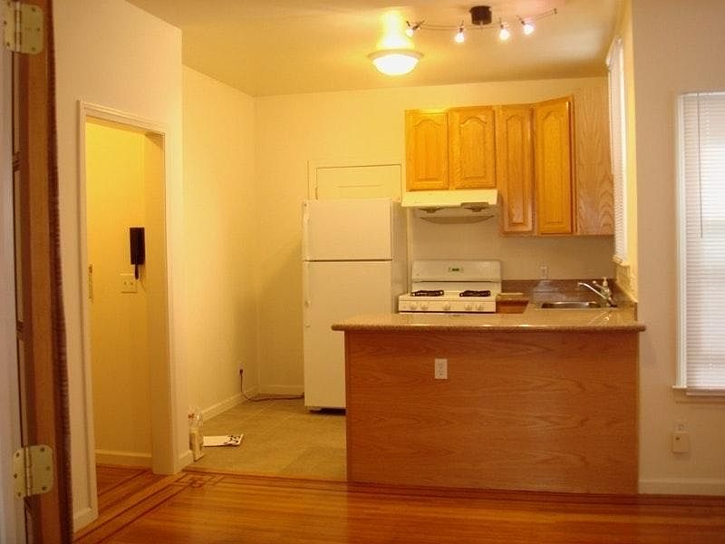 2nd image of 1451 Taylor St APT 12