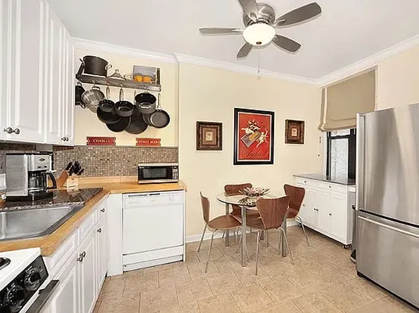 425 West 24th Street image 3 of 6