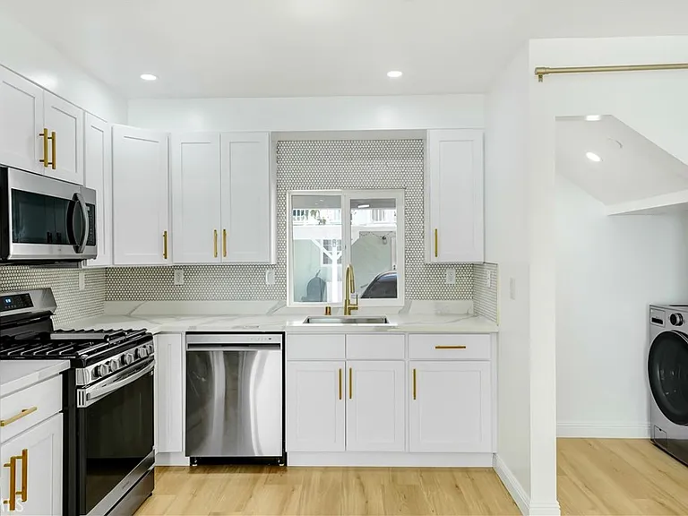 1146 West Blvd — Photo 3