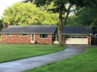 38330 Berkshire Hills Dr, Willoughby Hills, OH 44094