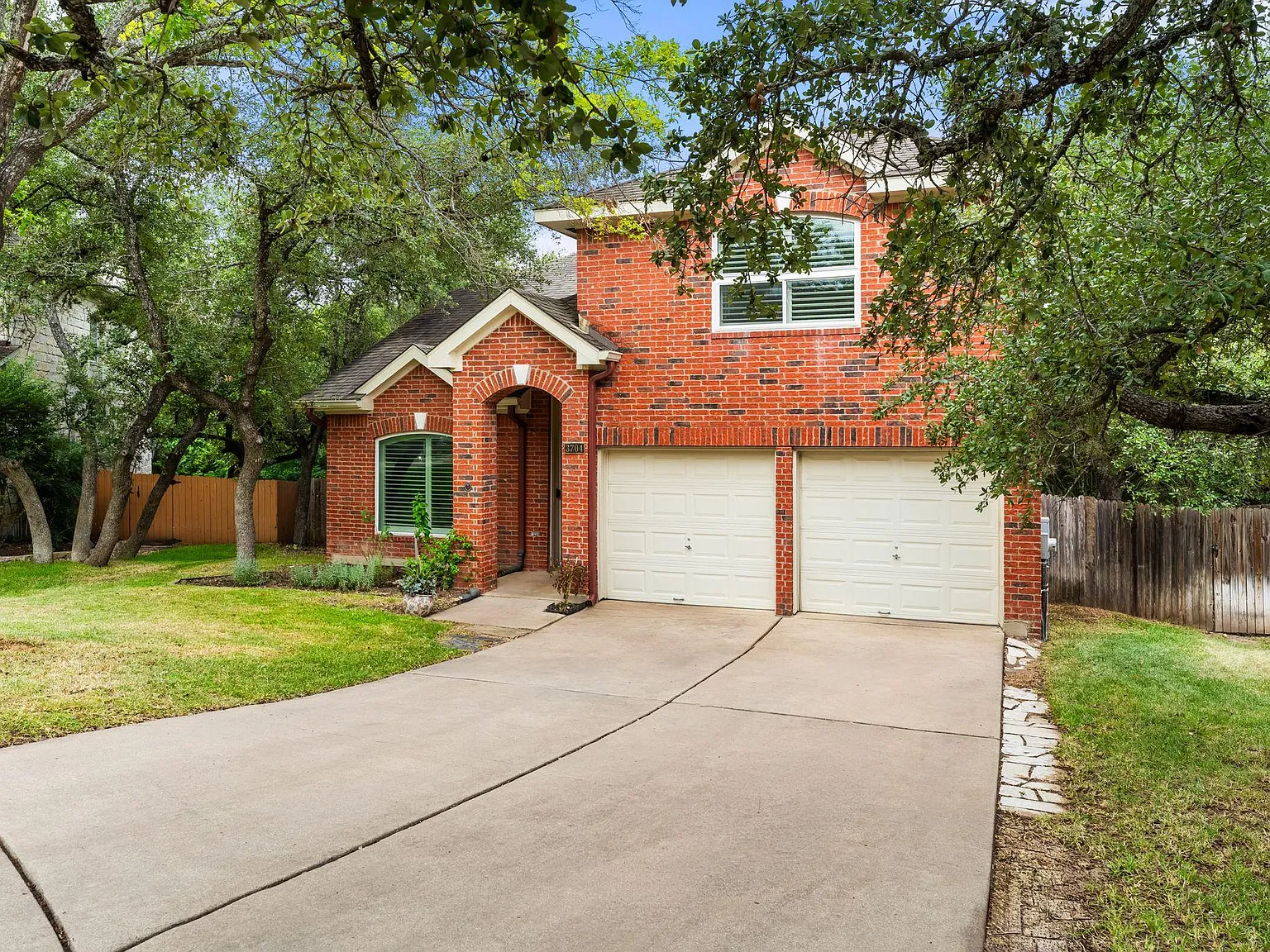 4 bed, 2.5 bath, 2282 sqft, $3,100 — Photo 4