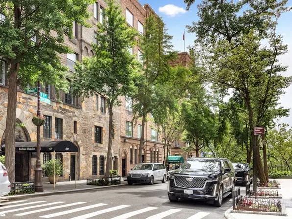 433 East 51st Street image 11 of 17