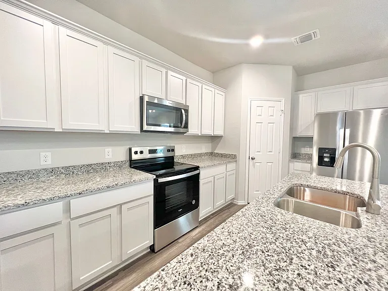 7303 Gilbert Dr — Photo 7
