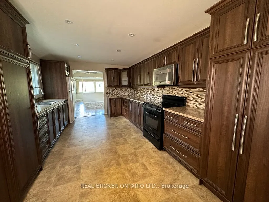 4 bed, $2,750 — Photo 3