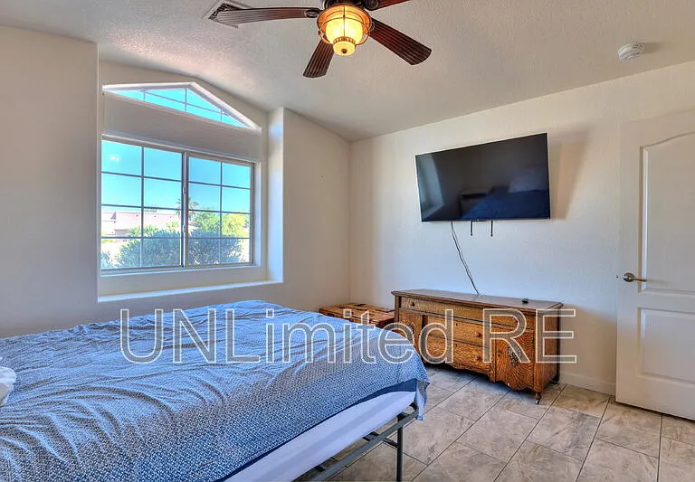304 Acoma Blvd S — Photo 77