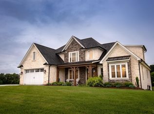 1814 Lake Manor Dr, Forest, VA 24551