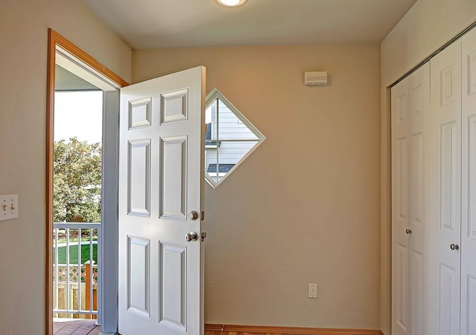 Stanwood - 10008 — Photo 2
