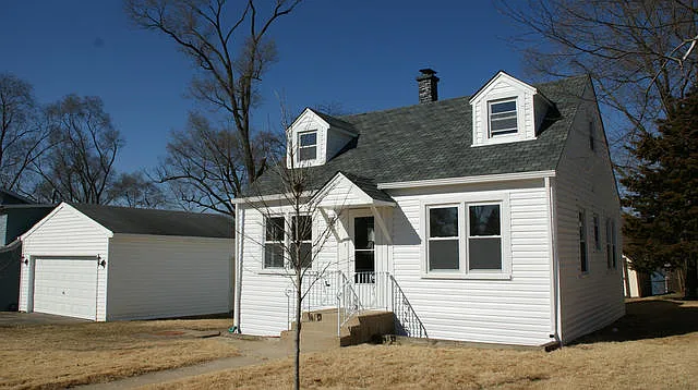 410 Fairfield Dr photo 1