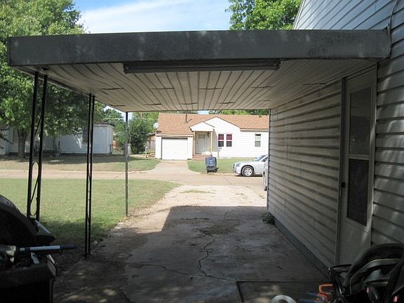 3rd image of 1313 W Wallace Dr