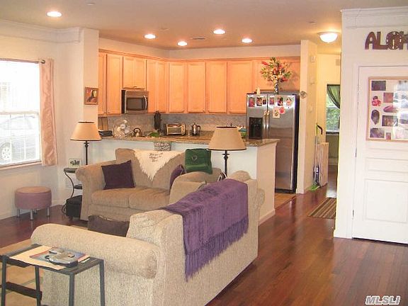 2nd image of 13 Wexford Ln