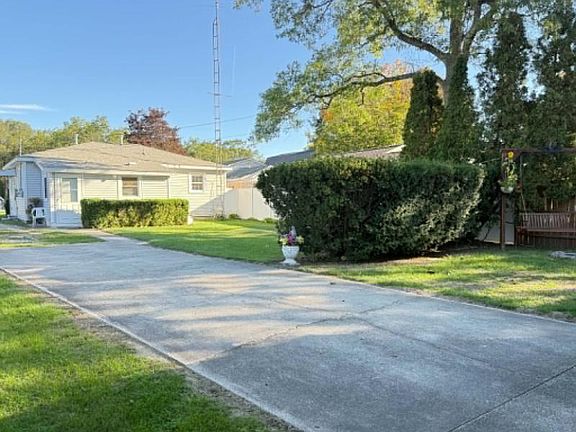 4th image of 3405 Port Austin Rd
