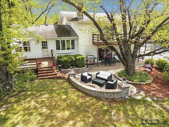 4th image of 472 Knollwood Dr