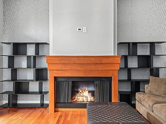 3rd image of 4922.5 McConnell Ave