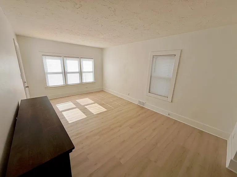 146 Bondie St — Photo 2