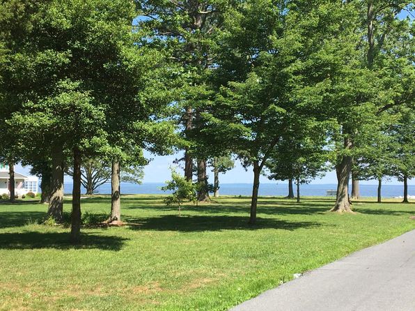 5712 N Shore Pkwy #1