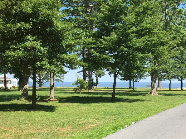 5712 N Shore Pkwy #1, Churchton, MD 20733