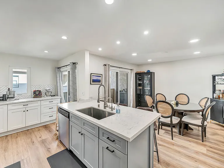 10231 Independence Ave — Photo 11