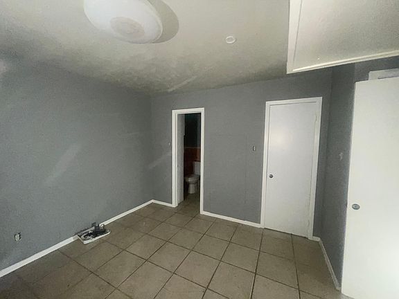 2nd image of 1109 8th St #5
