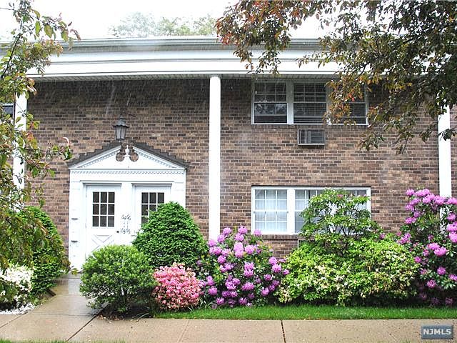 1st image of 65 Ferncroft Park