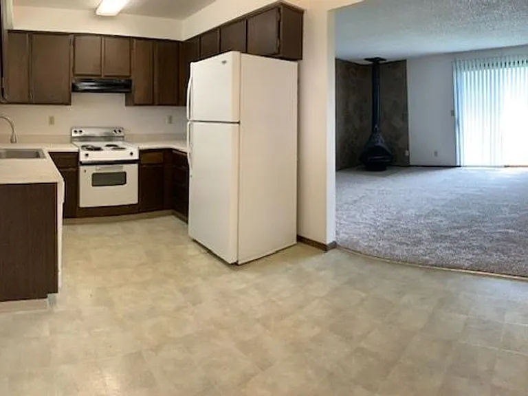 618-20 S Century Ct — Photo 3