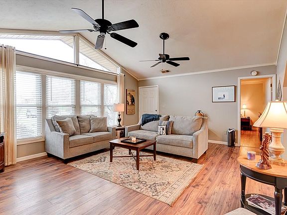 5th image of 332 Newman Dr