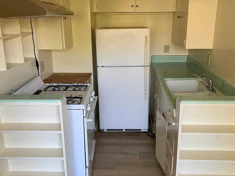 580 N Madison Ave #F — Photo 6