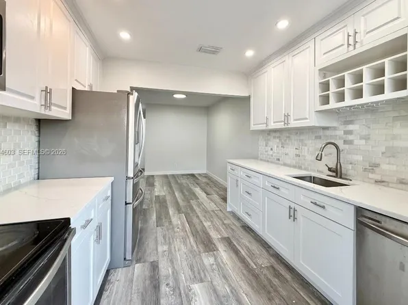 15 SE 13th St #17, Dania, FL 33004