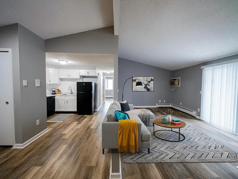 Lincoln Square Apartments — Photo 3