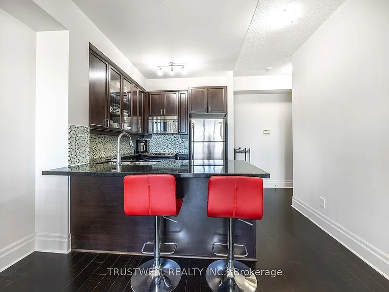 151 Upper Duke Cres #1207 — Photo 10