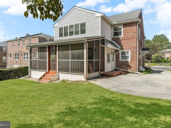 4th image of 4812 Woodland Ave