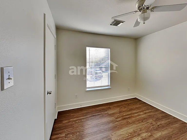 817 Lightningbug Ln — Photo 16