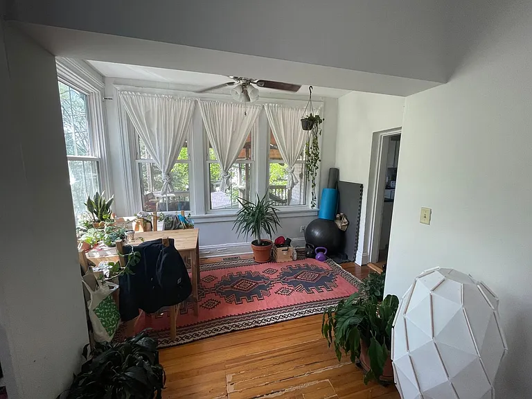 528 S Pine St — Photo 3