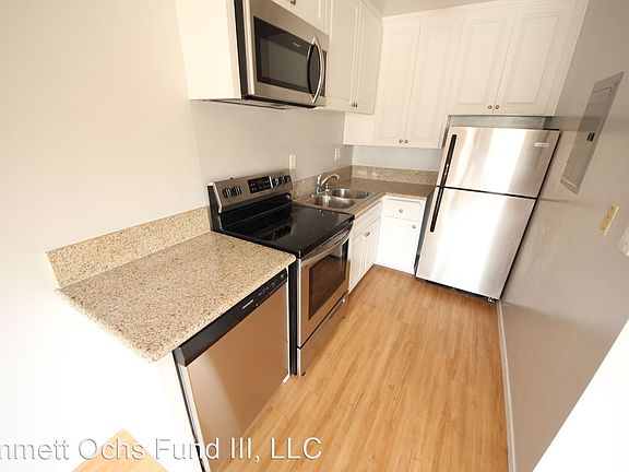 4th image of 1733 Purdue Ave APT 106