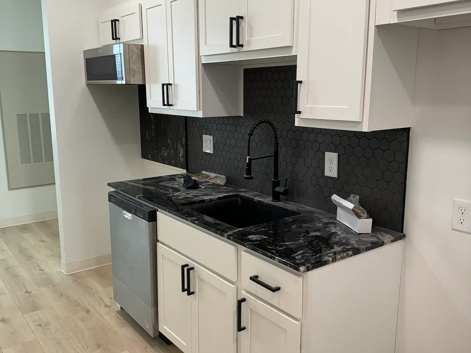 1 bed, 300 sqft, $1,200 — Photo 3
