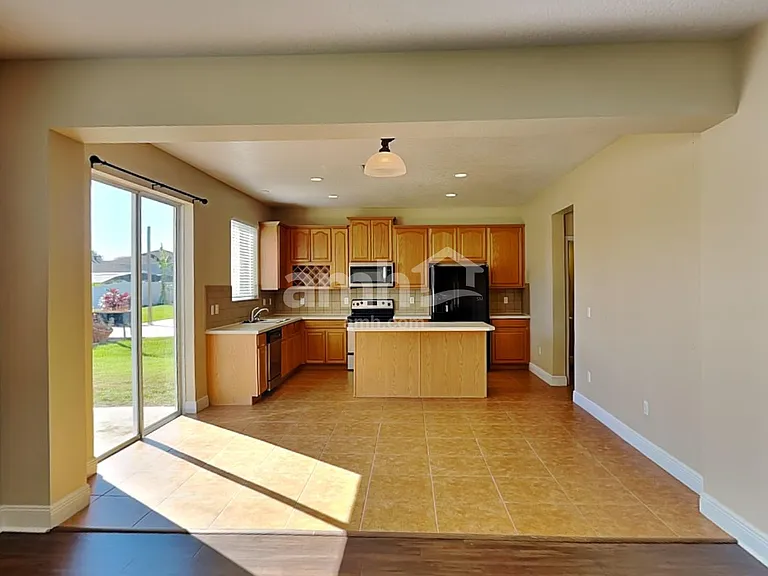 593 First Cape Coral Dr — Photo 3