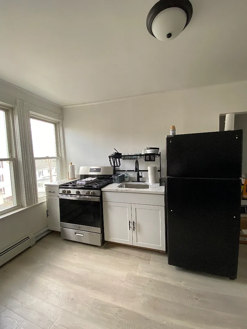 Building Photo - 52 Bellevue Ave #3